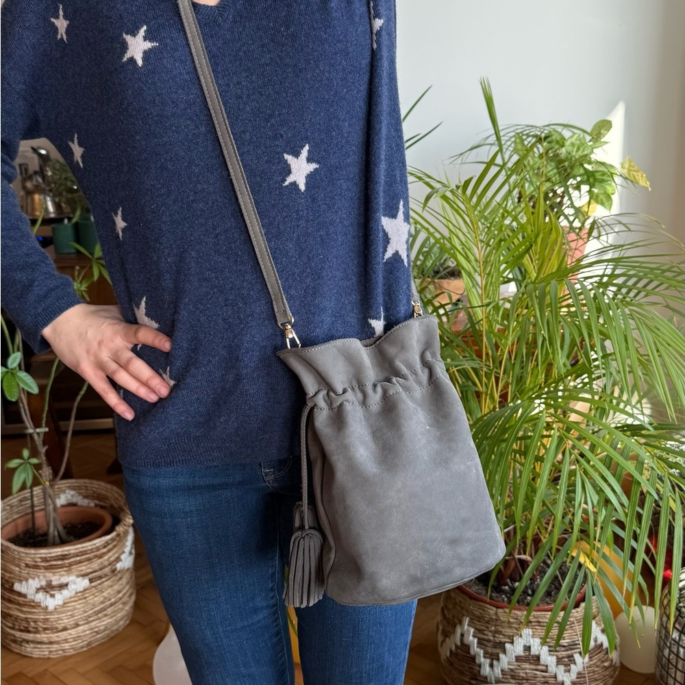 Grey nubuck suede bucket crossbody drawstring bag - Picture 15 of 16